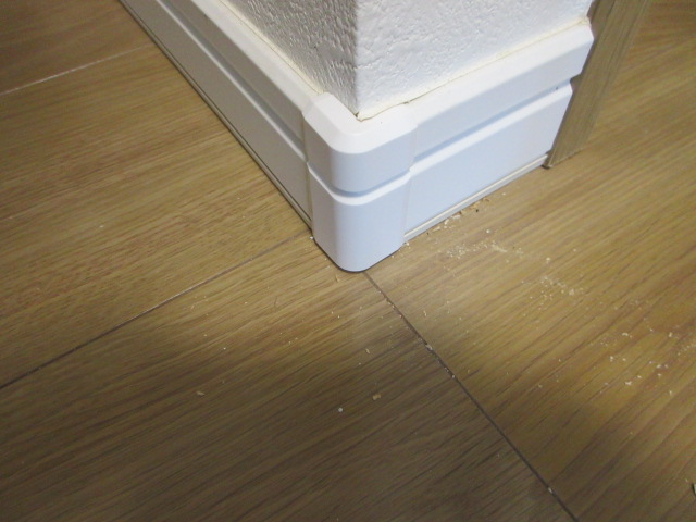 巾木コーナーキャップ